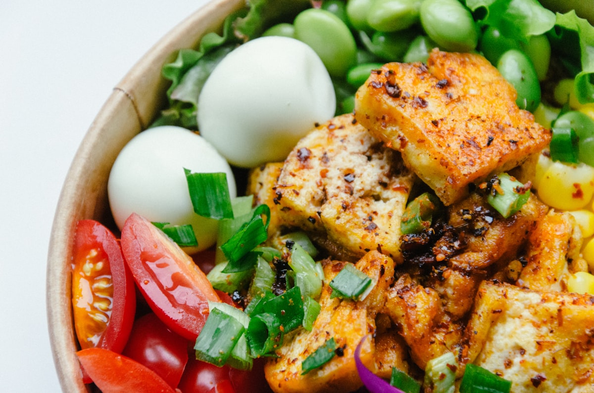 Nutritionist consulting with client about personalized nutrition plan